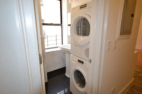 Rented by Bold New York | media 19