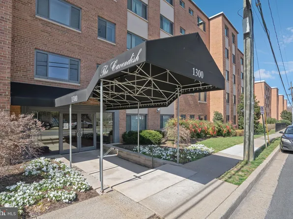 1300 S Arlington Ridge Rd APT 402, Arlington, VA 22202