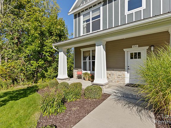 4th image of 151 Tamarack Ln NE