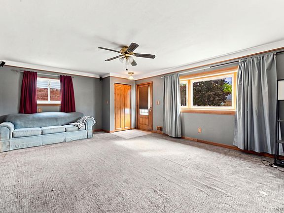 4th image of 23859 Filmore St