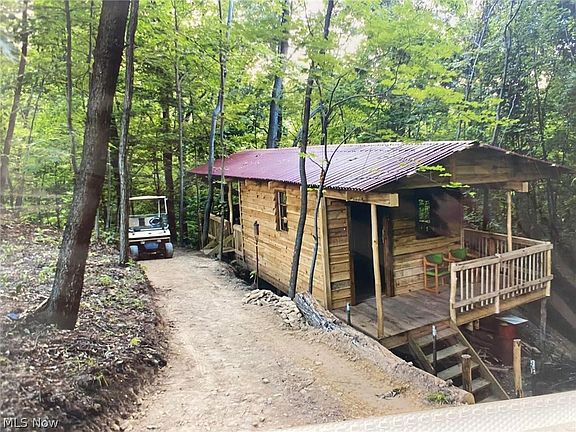 4th image of 902 Township Road 378