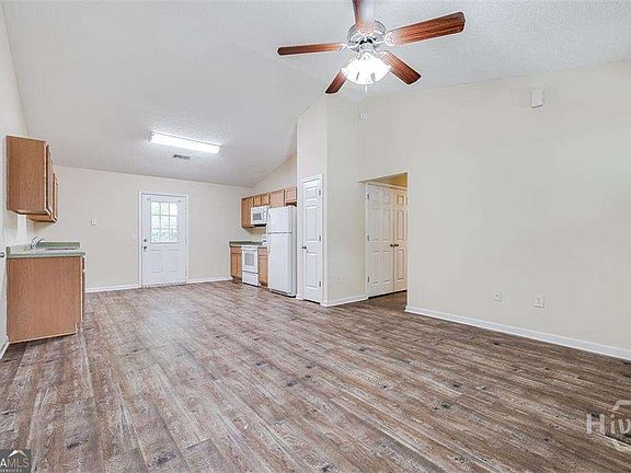 5th image of 109 Pine Thicket Way