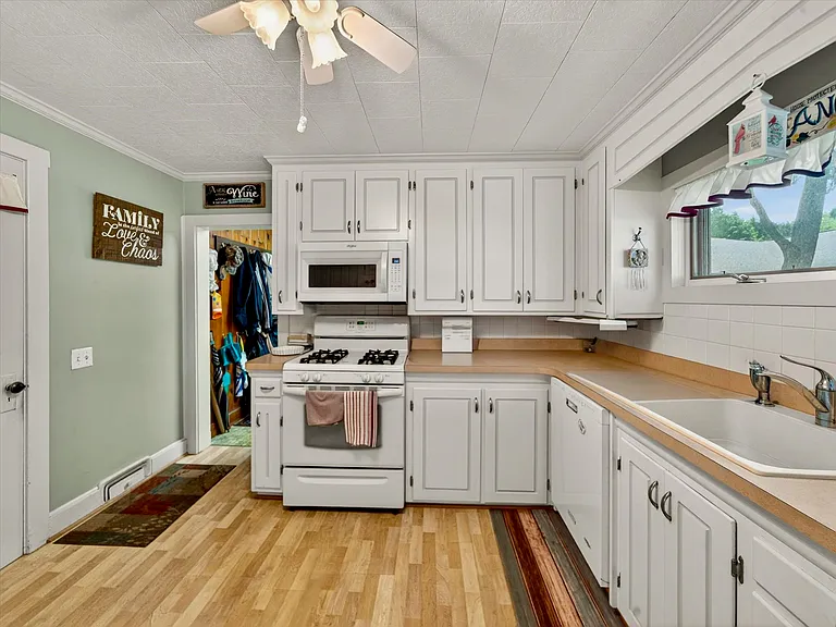 1177 Ridge Rd — Photo 8
