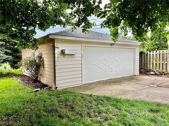5th image of 14133 Zaremba Dr