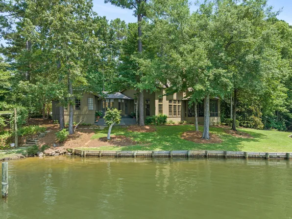 1843 River Oaks Dr, Jacksons Gap, AL 36861