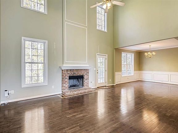 5th image of 355 Ivy Manor Dr NW