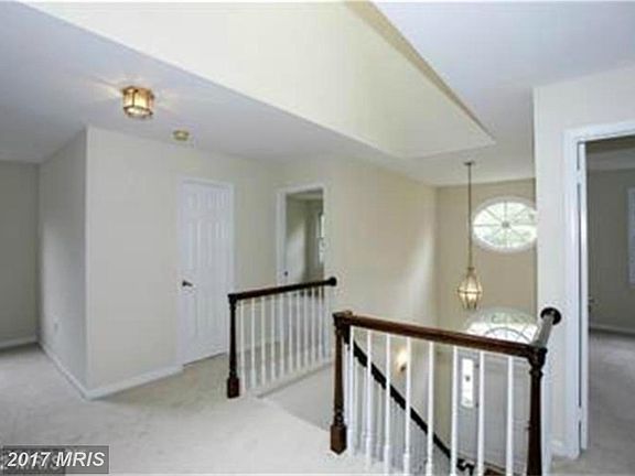 3rd image of 7424 Crestberry Ln