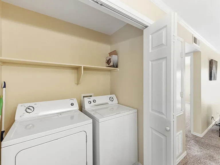Northwood Luxury Apartments — Photo 10