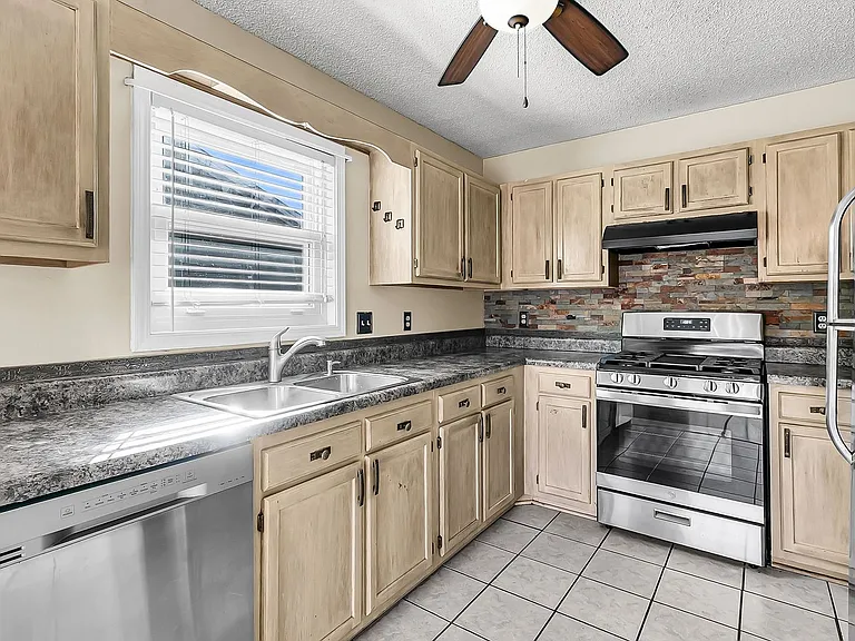 111 Hopper Dr — Photo 17