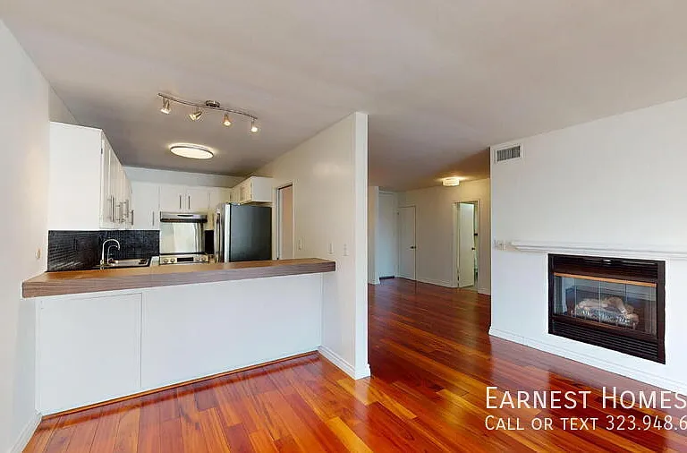 1010 N Kings Rd #310 — Photo 1