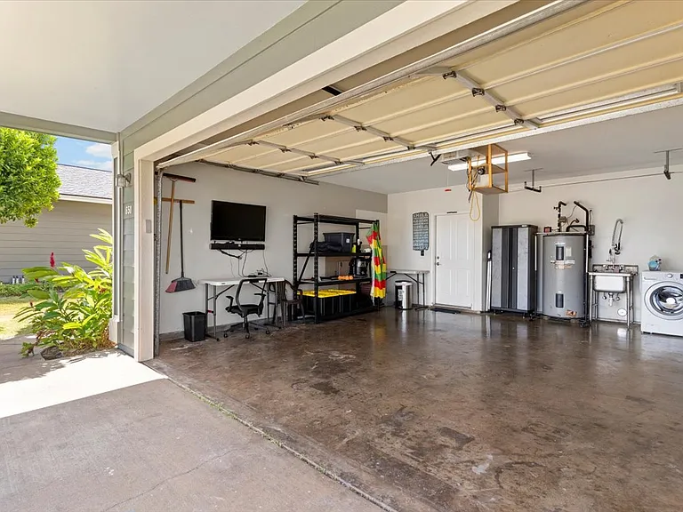 650 Komo Ohia St — Photo 35