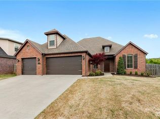 2402 W Cartier St, Fayetteville, AR 72704