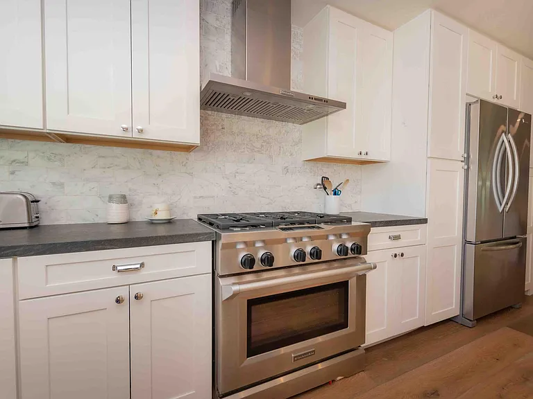 5366 Chelsea St — Photo 10