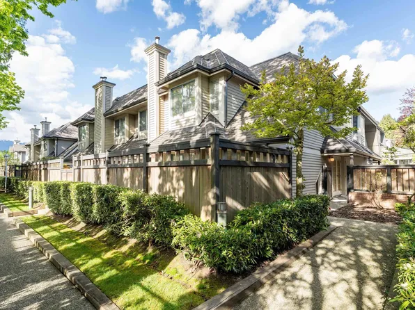 355 Duthie Ave #32, Burnaby, BC V5A 2P3