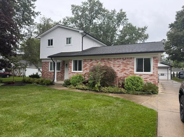 24050 Lakewood St, Saint Clair Shores, MI 48082