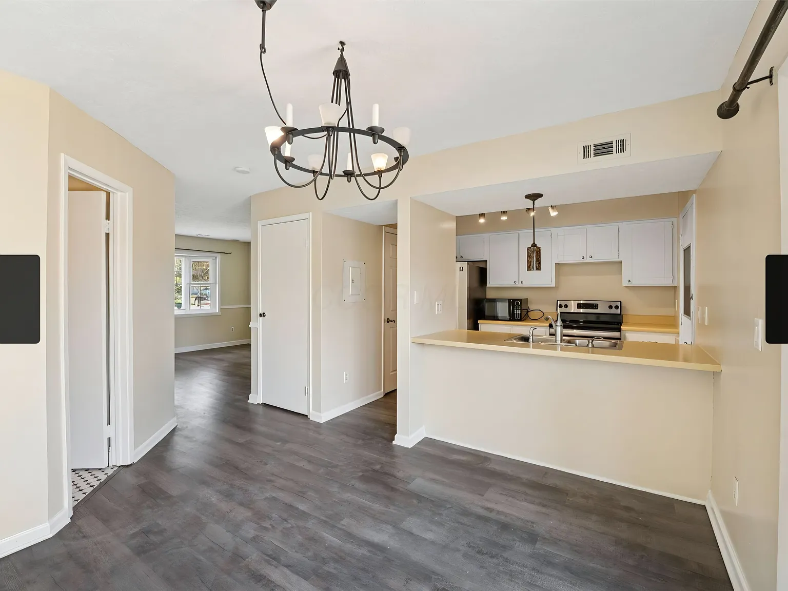 2 bed, 2.5 bath, 1280 sqft, $1,800 — Photo 2