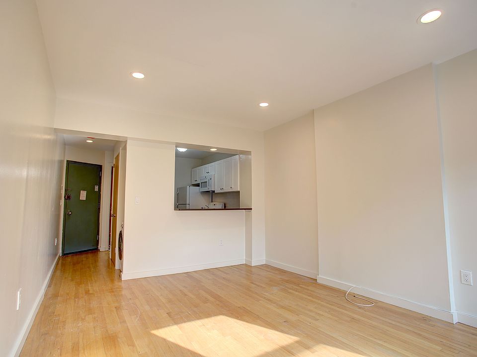 2nd image of 423 Amsterdam Ave APT 3A