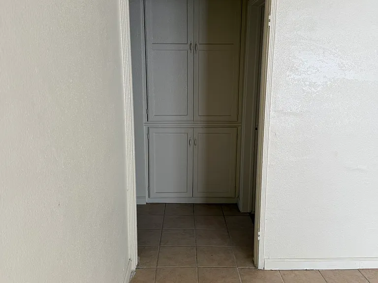 2253 S Cochran Ave — Photo 7