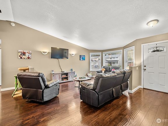 5th image of 1800 NE 149th Circle
