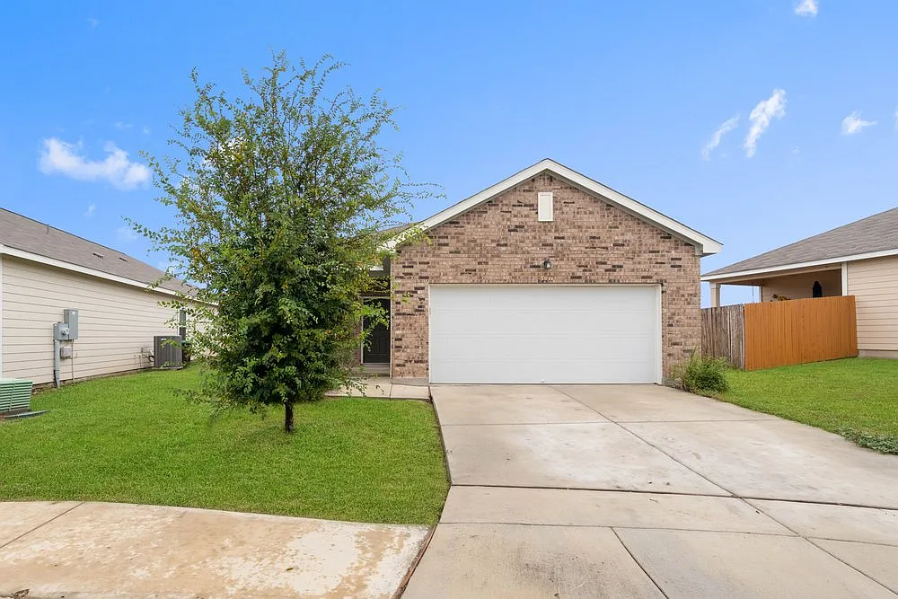 Charming 3-Bed Family Home with Fenced Yard & Garage in Converse 1,662 Sq Ft! — Photo 1