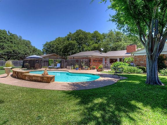 2nd image of 4312 Westlake Dr