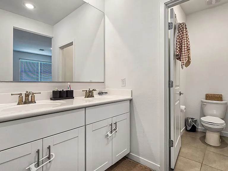 8820 W Agora Ln — Photo 16