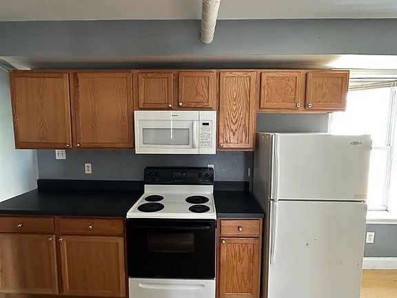 2nd image of 1433 W Girard Ave #3F