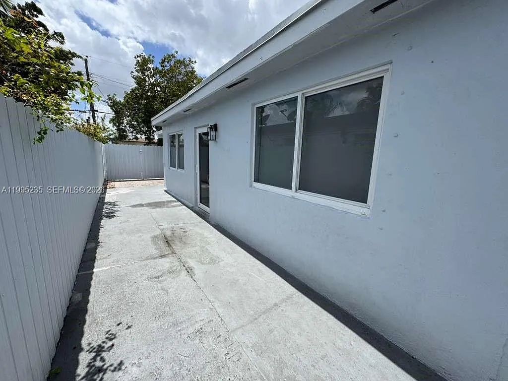 Jai-Alai Heights — Photo 3