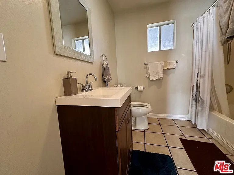 2118 N Marengo Ave — Photo 15