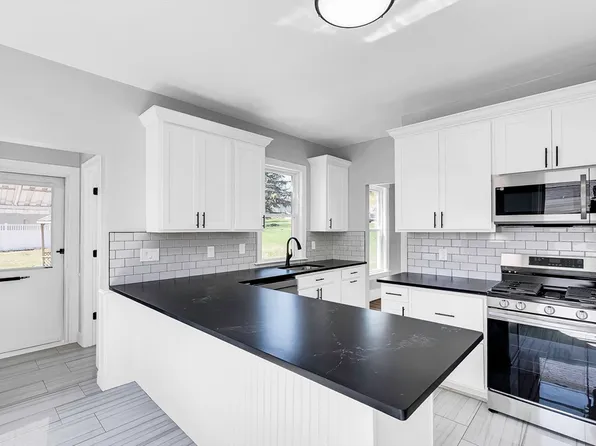 14 Canal St, Millbury, MA 01527