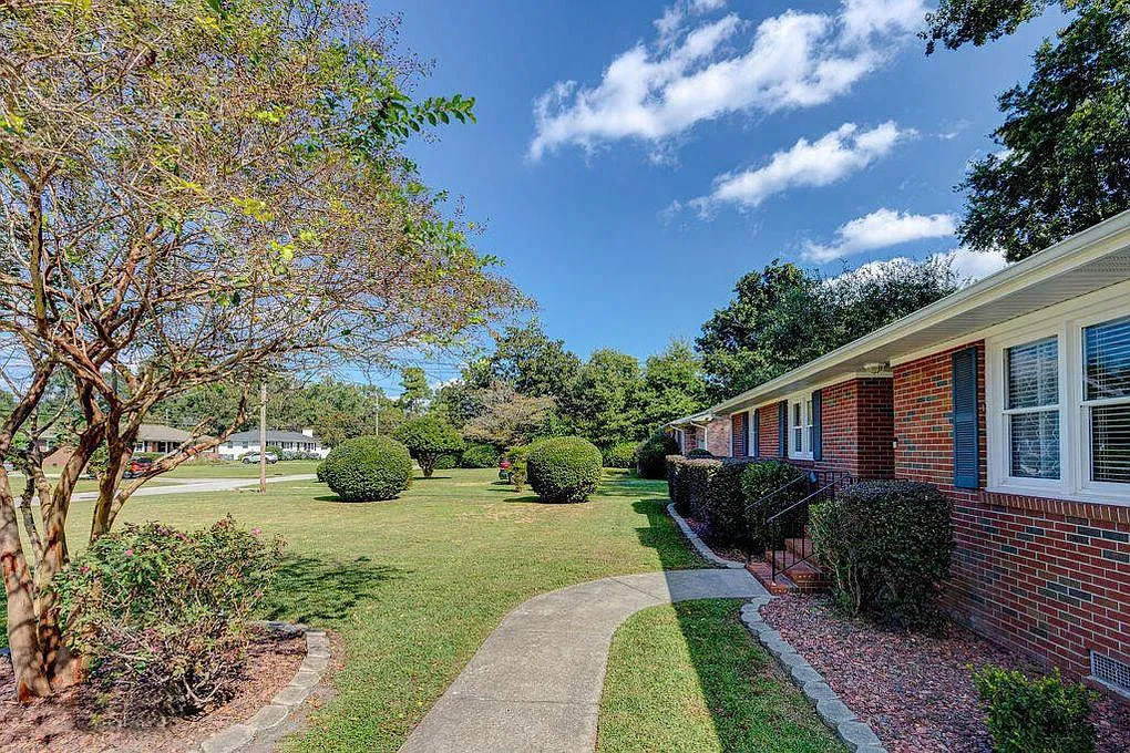 233 Jeb Stuart Dr — Photo 2