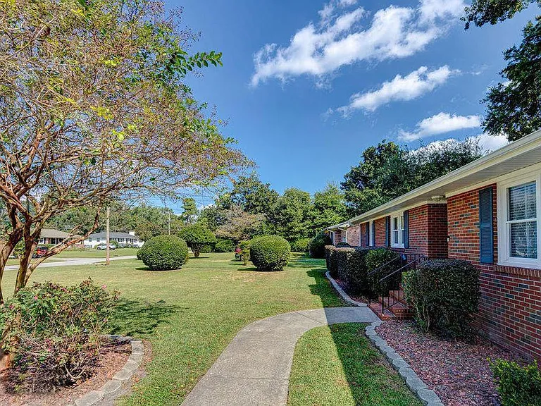 233 Jeb Stuart Dr — Photo 2