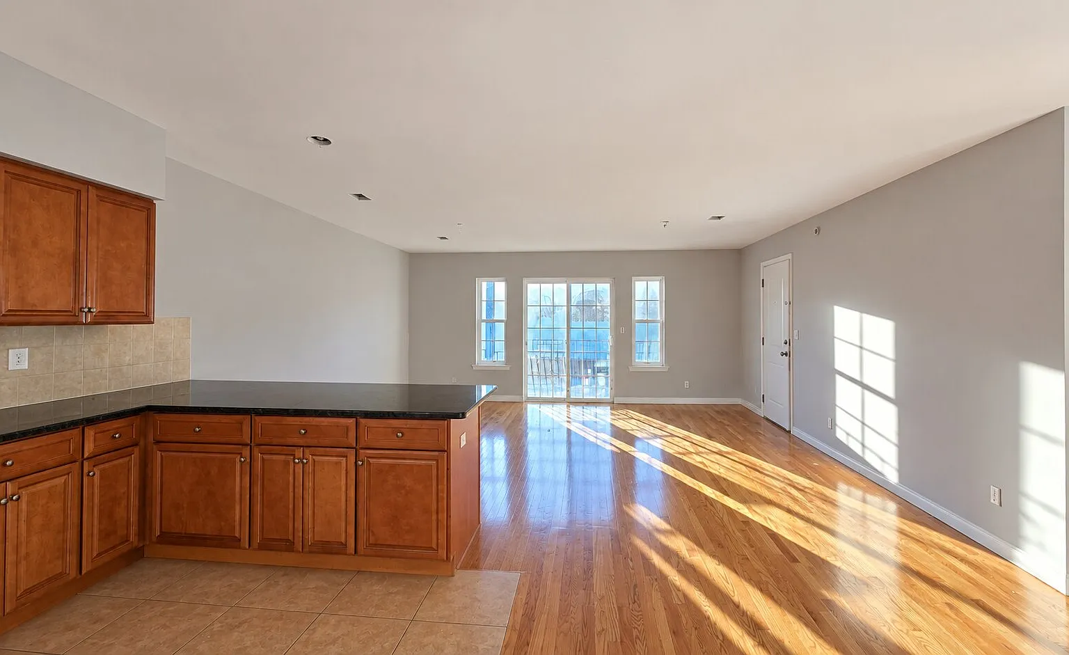 3 bed, 1500 sqft, $2,800 — Photo 3