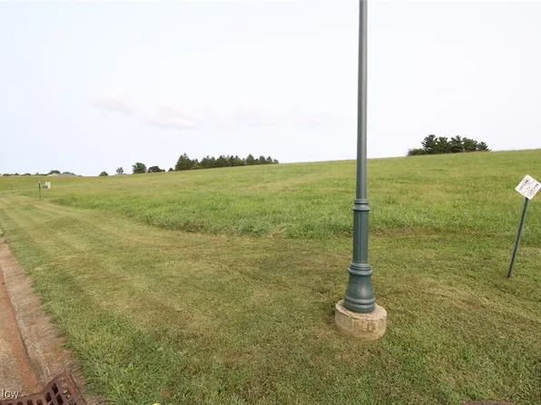 5275 Stonegate Dr, Zanesville, OH 43701