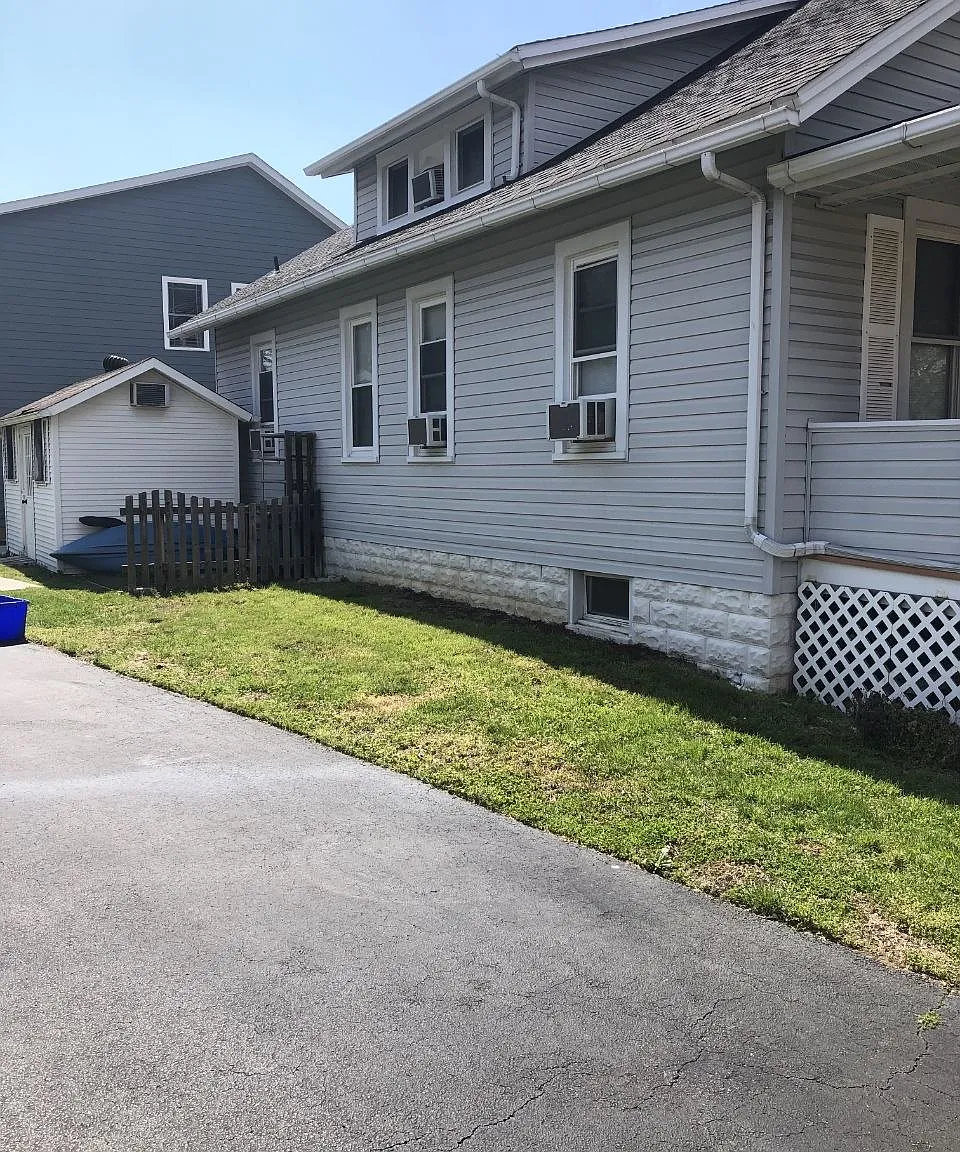 3 bed, 2200 sqft, $3,400 — Photo 3
