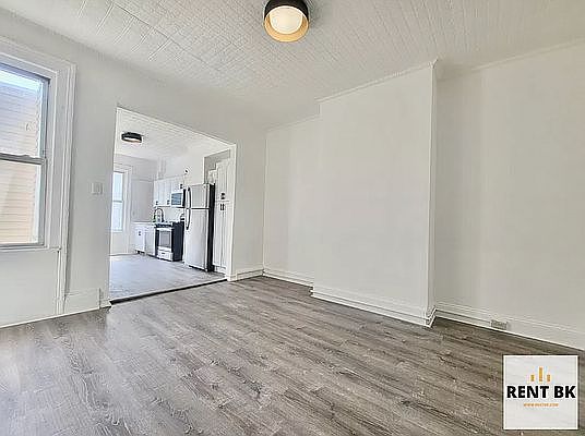1st image of 124 Jefferson St #1