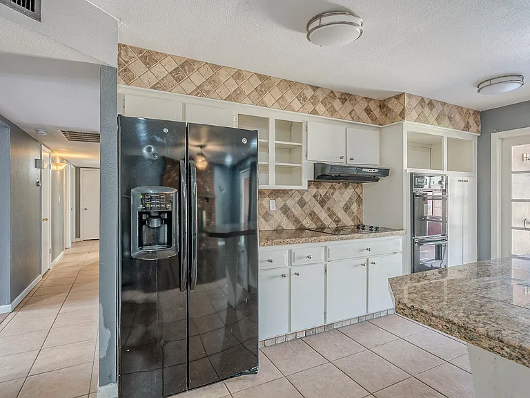 3236 S Kenwood Ln — Photo 12