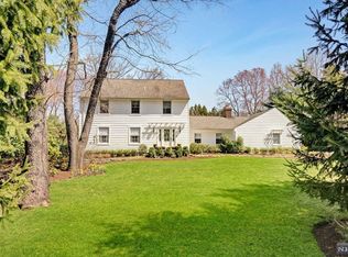 845 High Mountain Rd, Franklin Lakes, NJ 07417