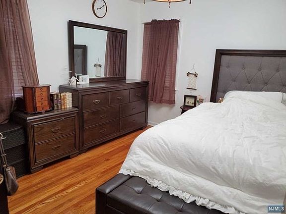 3rd image of 596 Broad Ave