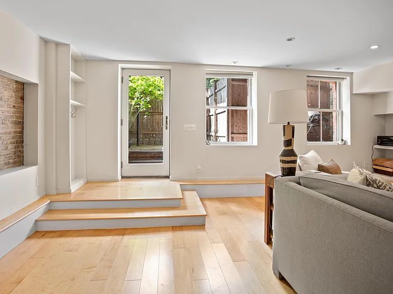32 Concord Sq #1 — Photo 11