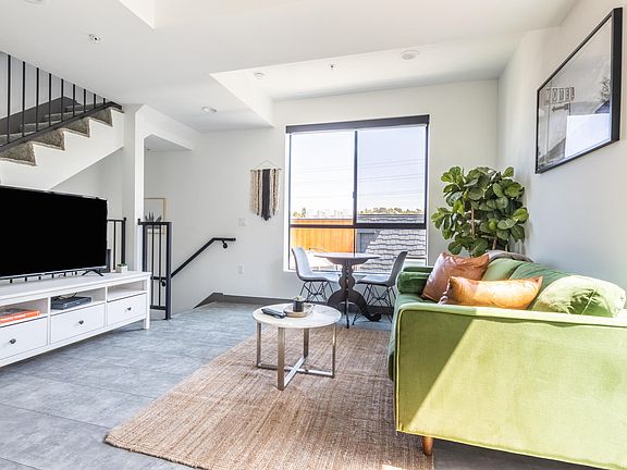 5th image of 3815 W Avenue 43 #208