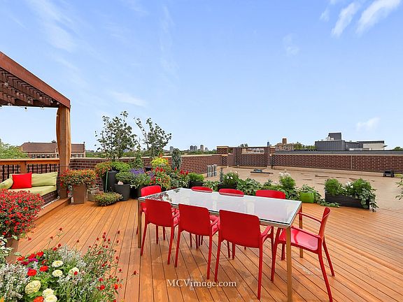 2nd image of 1740 W Cornelia Ave #402