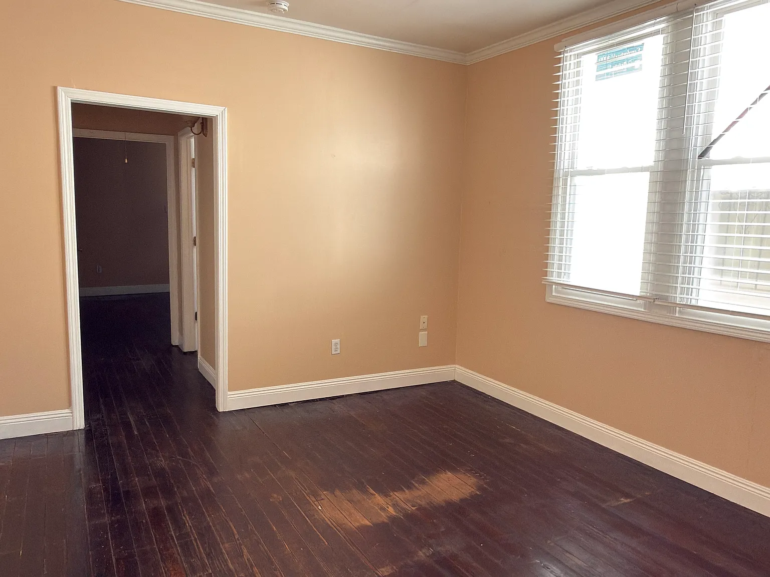 3 bed, $1,600 — Photo 2