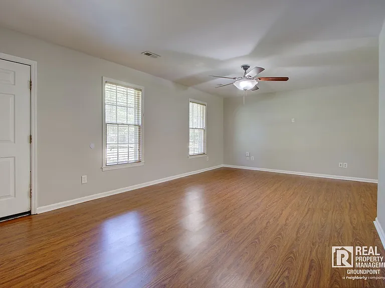 125 Tiffany Ln — Photo 3