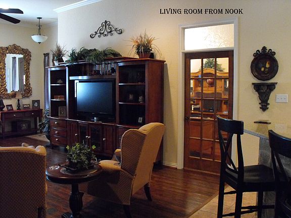 3rd image of 400 Jasmine Ln