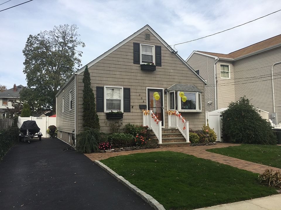 1st image of 208 Marle Pl