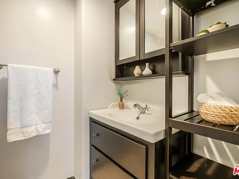 1645 Malcolm Ave #302 — Photo 19