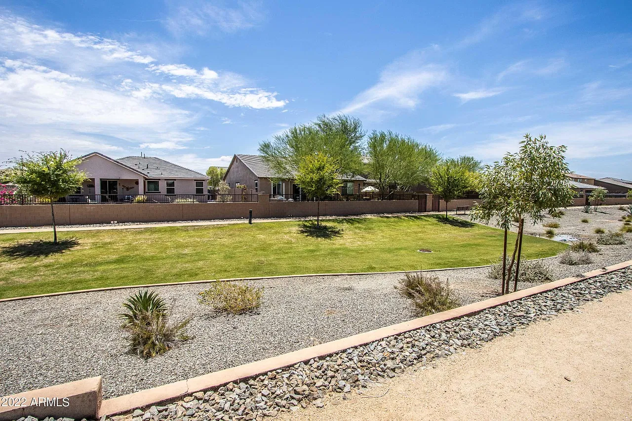3 bed, 1905 sqft, $2,500 — Photo 3