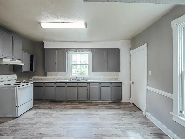 1316 Enfield Ave — Photo 11