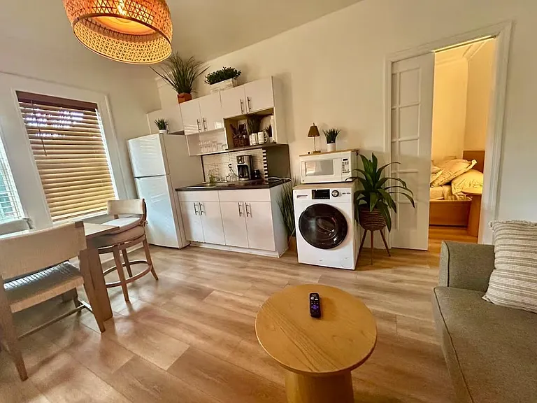 1611 Michigan Ave #18 — Photo 3